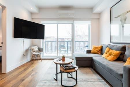 Sleek Condo In The Heart Of Little Italy By Den Stays Montréal Zimmer foto